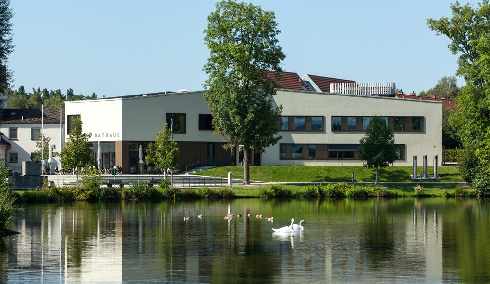 Weiherhammer_Rathaus_Weiher